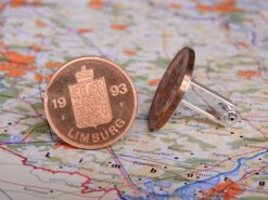 Paar muntmanchetknopen gemaakt van Limburg rijkspenningsmunt uit 1993 met wapen en opschrift.