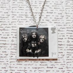 Queen postzegelketting, sleutelhanger, 2 keuzes