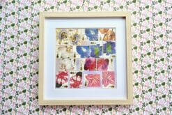 Bloemen mix postzegel collage in houten lijstje